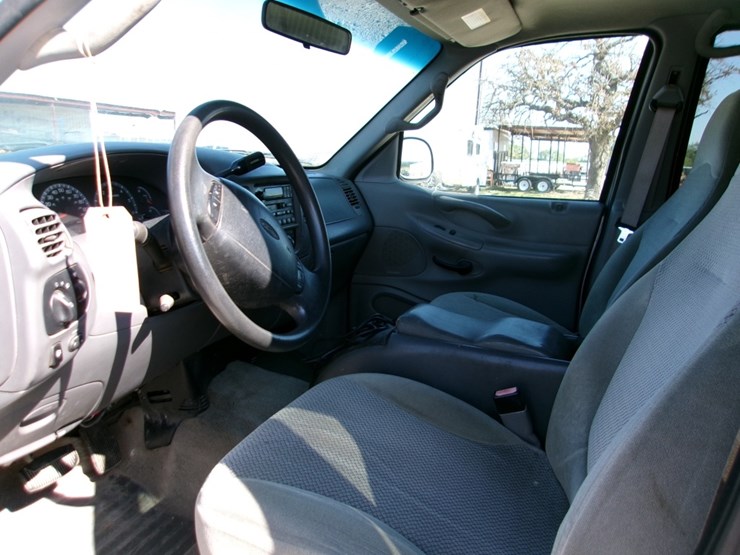 2000-ford-expedition-image-2