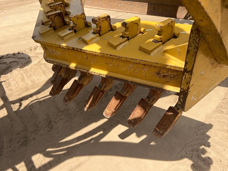 2020-caterpillar-120-image-14