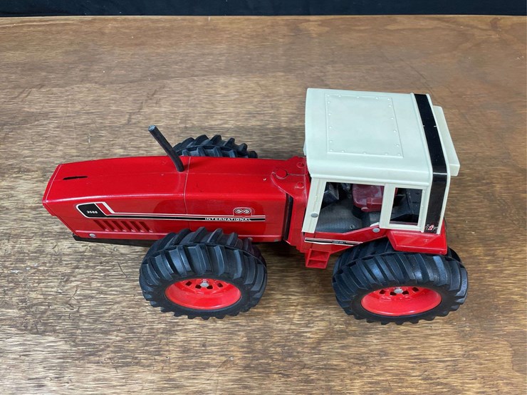 1/16-ih-3588-ertl-image-3