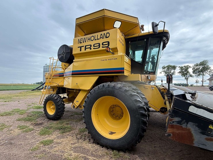 2000-new-holland-tr99-image-18