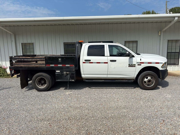 2017-dodge-ram-3500-image-9