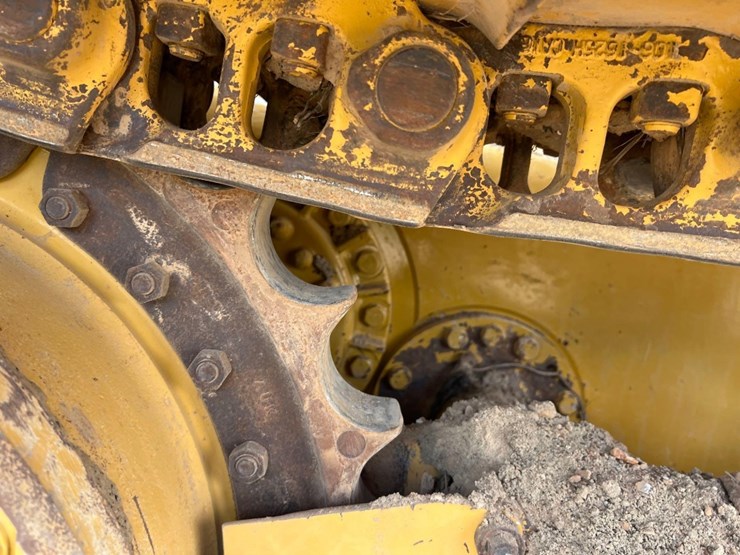2021-caterpillar-d4-lgp-image-15