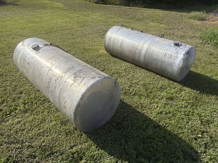 (2)-aluminum-fuel-tanks,-26”-dia,-70”-long,-off-of-volvo-truck,-buying-all-for-one-money-image-1