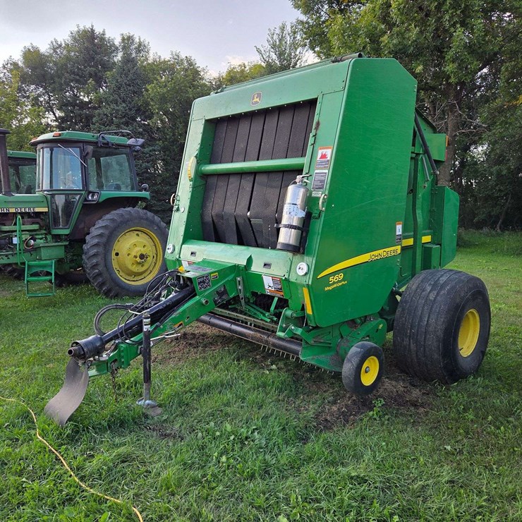 JOHN DEERE 569
