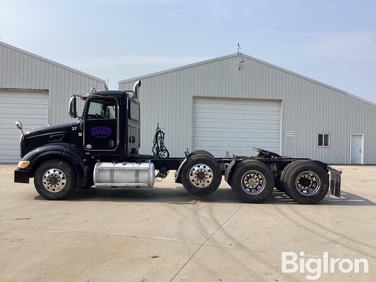 2010-peterbilt-384-image-8