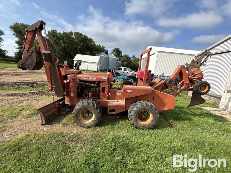ditch-witch-r65-image-8