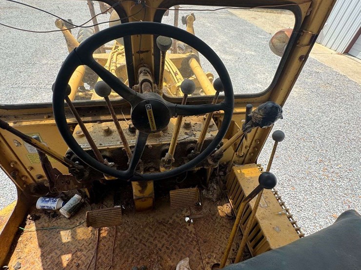 caterpillar-120-image-33