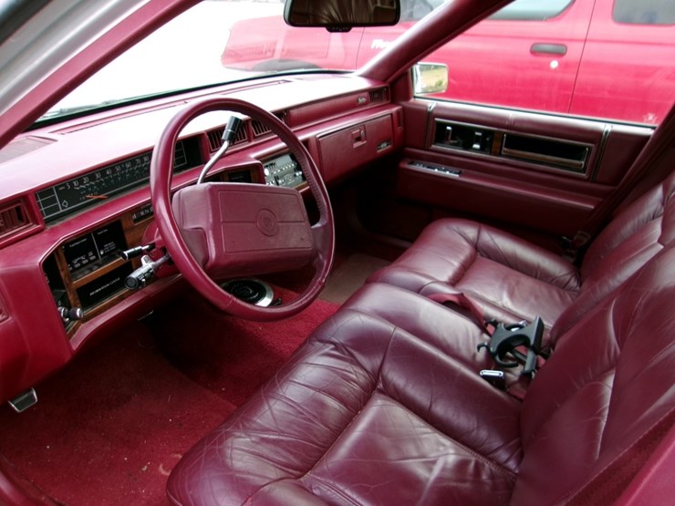 1993-cadillac-deville-sedan-image-2