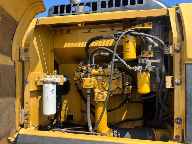 2008-caterpillar-324d-image-19