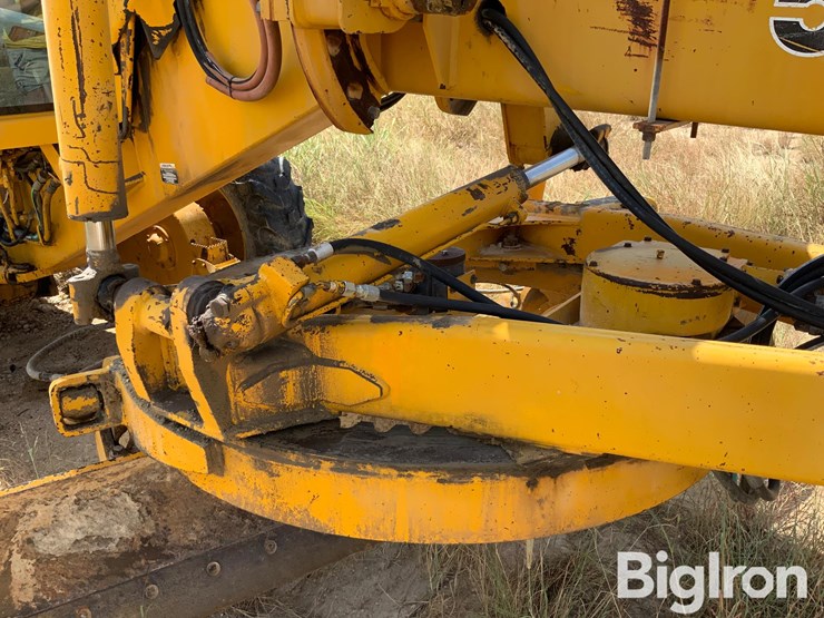 1991-deere-570b-image-12