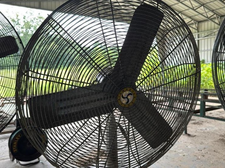 #152-•-industrial-floor-fans-image-5