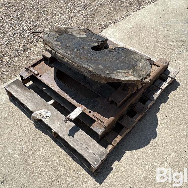 Holland Semi Truck 5th Wheel Hitch