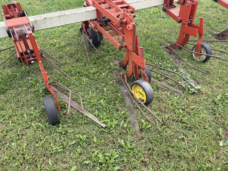 harriston-5000-12r22”-bean-knife,-with-front-tractor-dividers-image-18