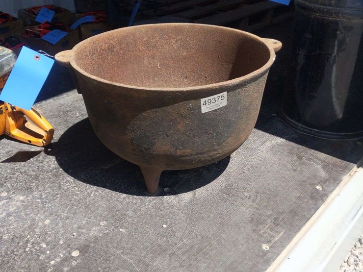 cast-iron-cauldron-image-2