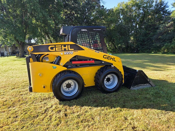 2019-gehl-v270-image-11