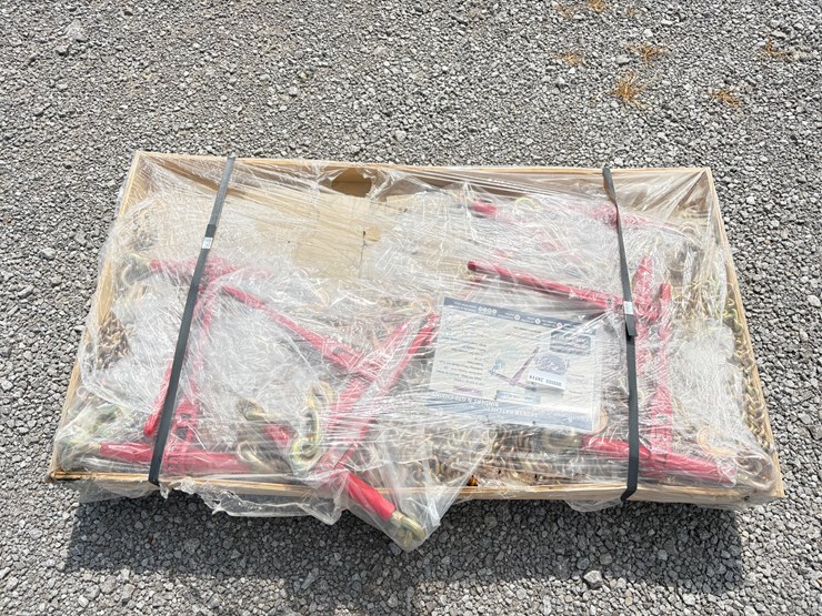 #28518-•-flat-pallet-of-chains-and-binders-image-1