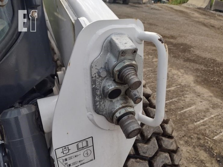 2022-bobcat-s740-image-17