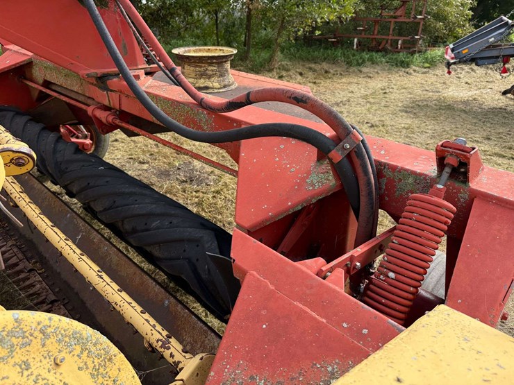 new-holland-499-image-14