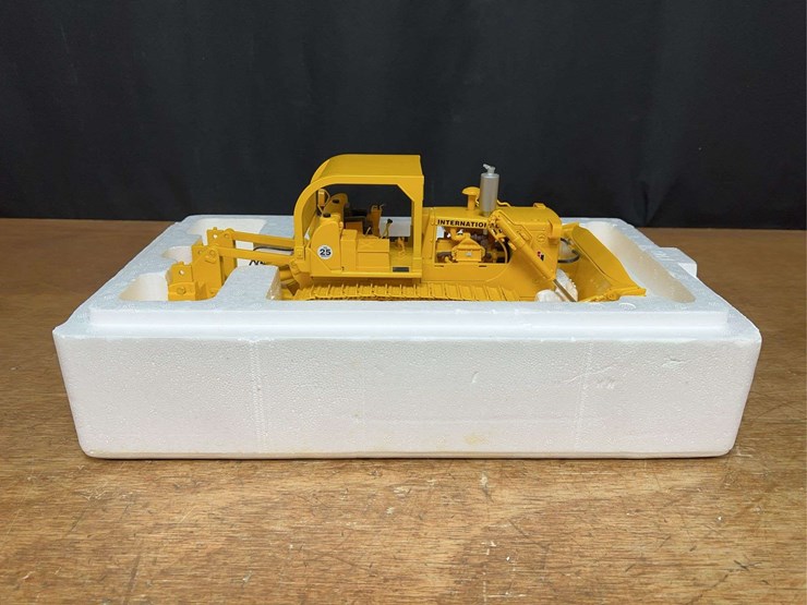 1/25-ih-td-25-crawler-nib-1st-gear-image-4