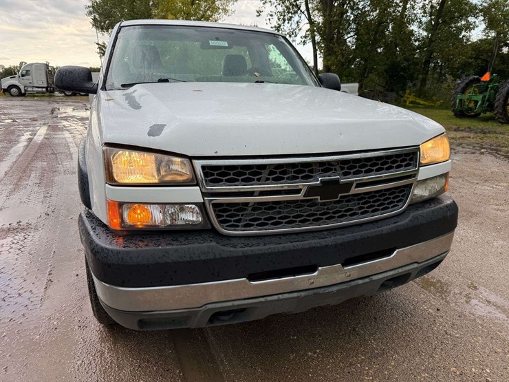 2006-chevrolet-2500-image-9