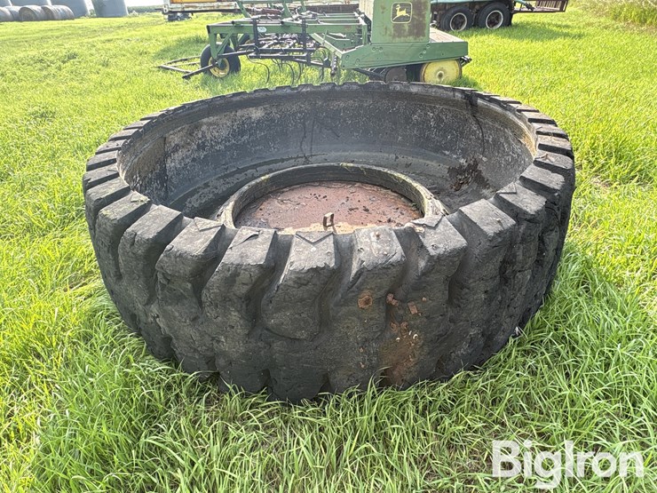 8.5’-rubber-livestock-water-tank-image-8