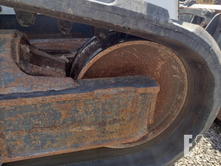 2020-bobcat-t590-image-33