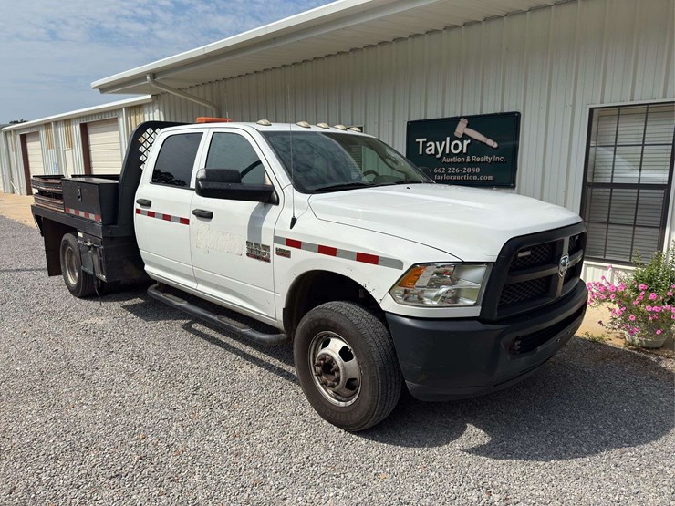 2017-dodge-ram-3500-image-8