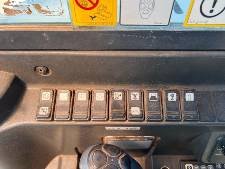 2015-takeuchi-tb290-image-32