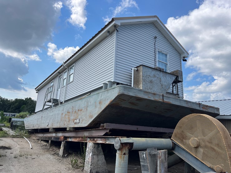 #105-•-living-quarters-barge-image-2
