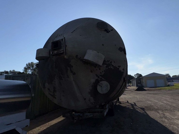 friesen-bulk-bin,-48’-tall,-15’-wide,-9-legs,-roof-hatch,-(2)-roof-vents,-(b),-trailer-not-included,-image-4