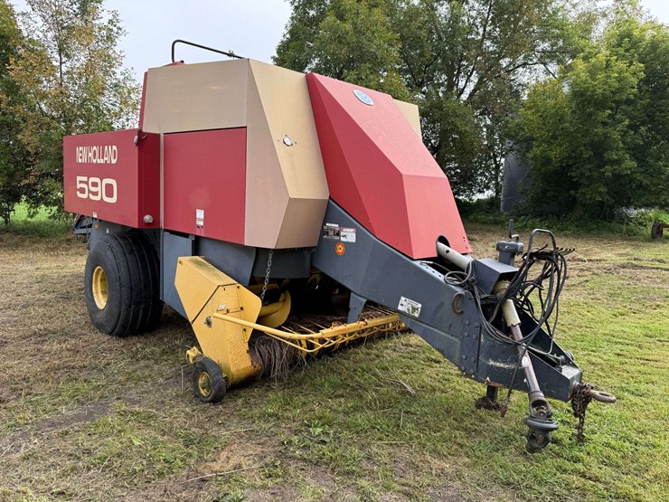 new-holland-590-image-1
