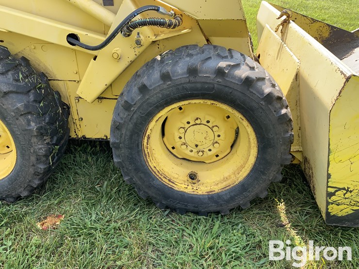 new-holland-l325-image-13