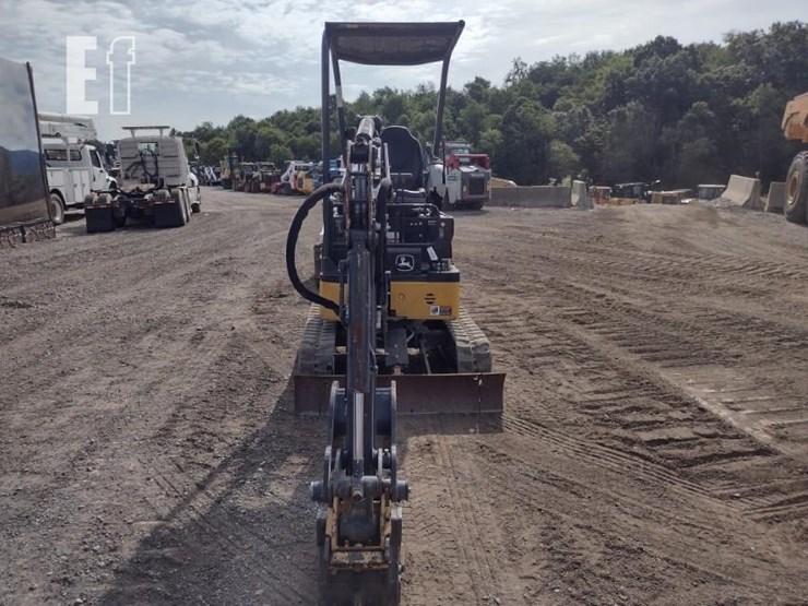 2022-deere-17g-image-2