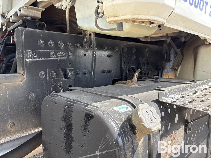 2003-freightliner-fl80-image-14