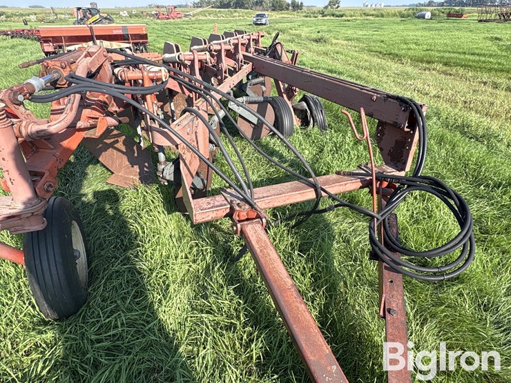 morris-/-melroe-6-bottom-plow-packer-drill-image-10
