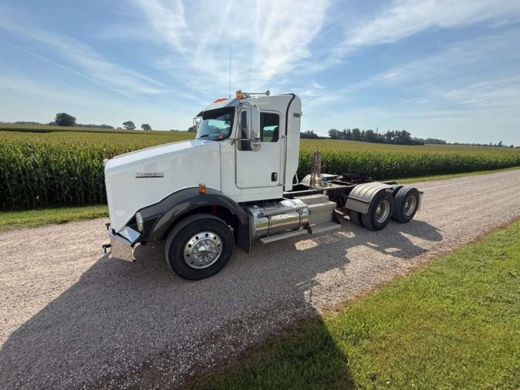 2007-kenworth-t800-image-16