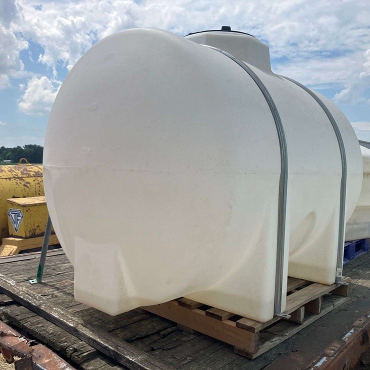 525 Gallon Horizontal Poly Tank with Straps