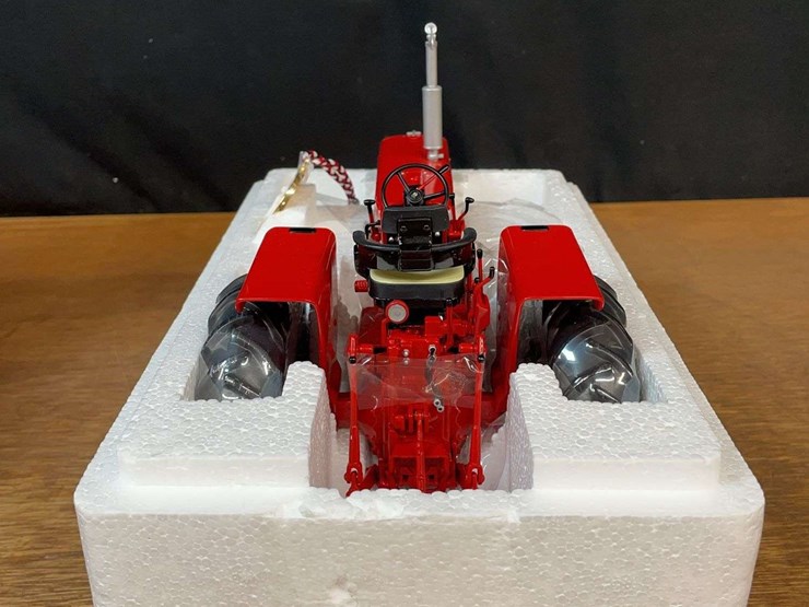 1/16-farmall-706-precision-nib-ertl-image-4