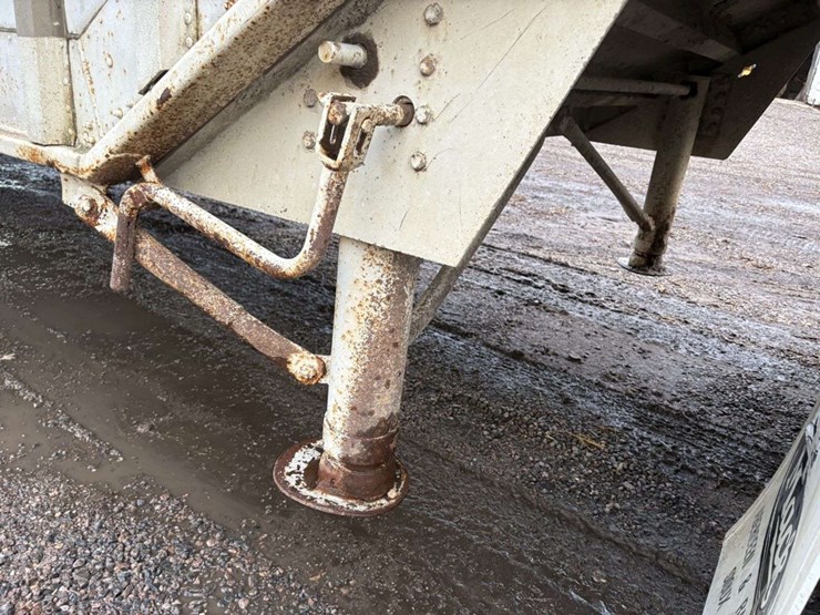 1979-cornhusker-800-40’-hopper-trailer,-66”-sides,-96”-wide,-tandem-axle,-11r24.5-on-steel-budd-rims-image-28