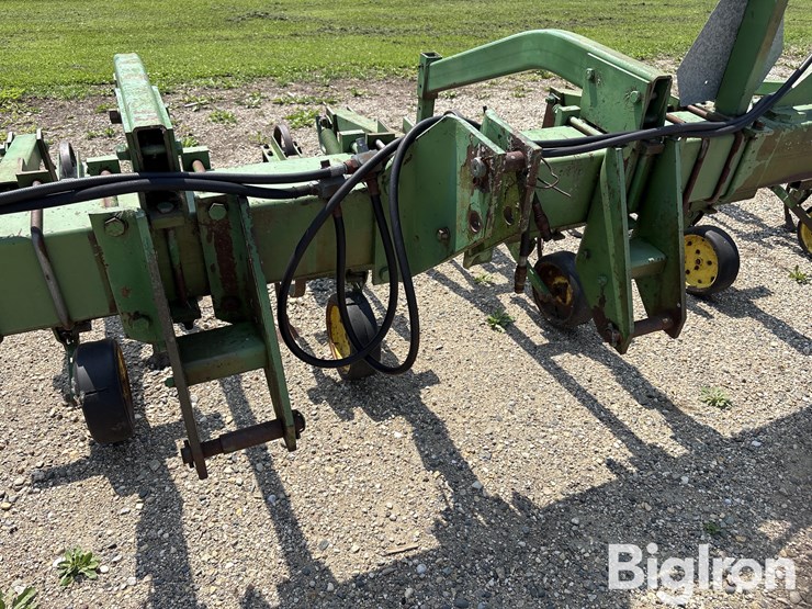 john-deere-845-image-9