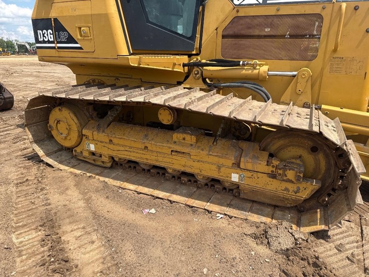 2005-caterpillar-d3g-lgp-image-13