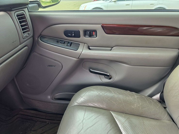 2003-cadillac-escalade-image-53