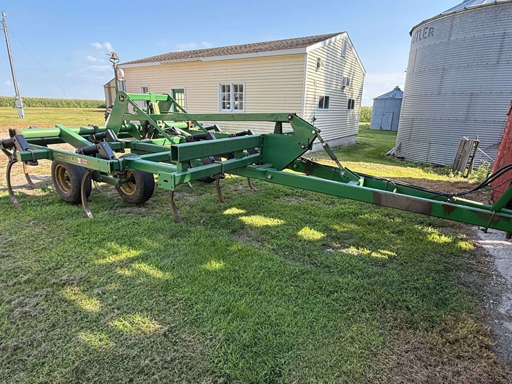 john-deere-680-image-17