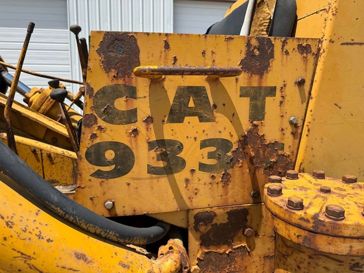 caterpillar-933-image-33