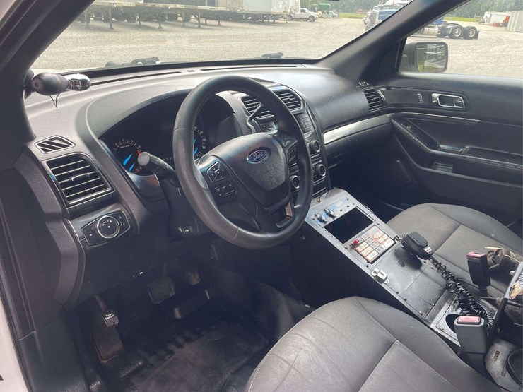 2018-ford-explorer-image-13