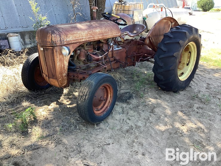ford-tractor-image-1