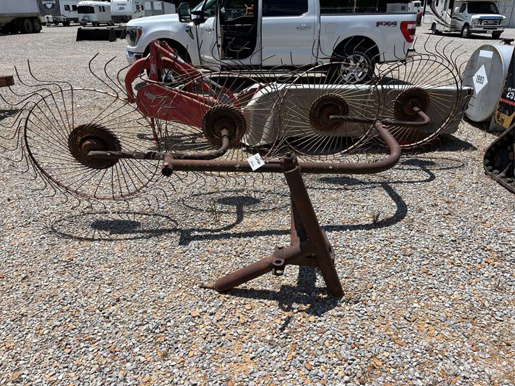 3-pt.-hitch-4-wheel-hay-rake-image-2
