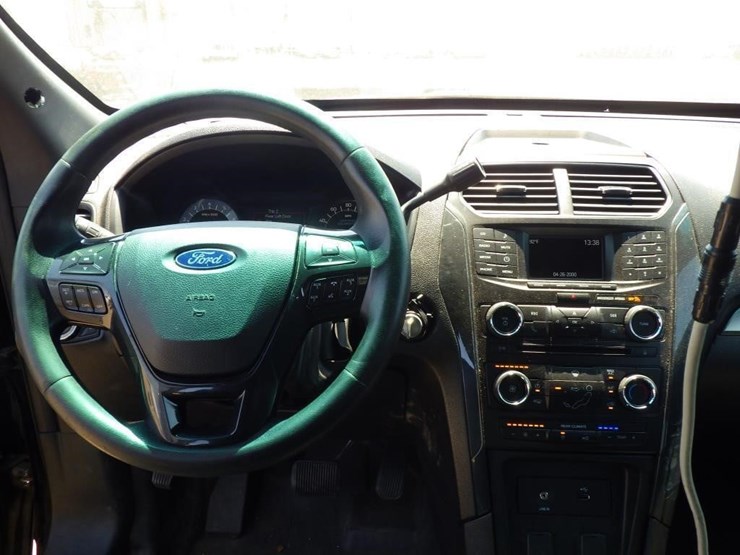 2018-ford-explorer-image-9