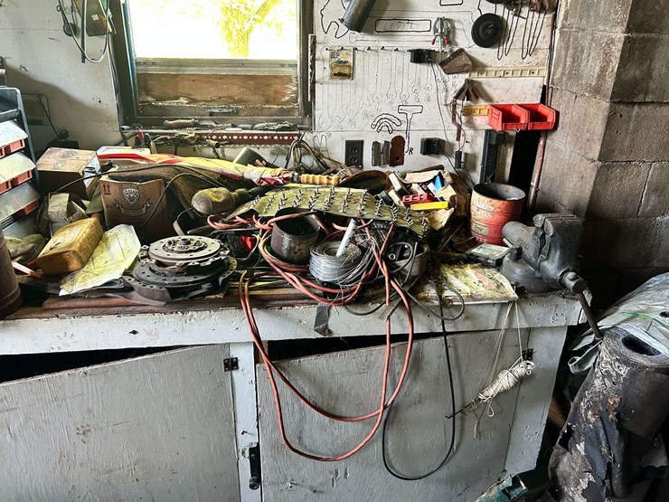 contents-of-garage-on-907-n.-870-st.-e.-image-6