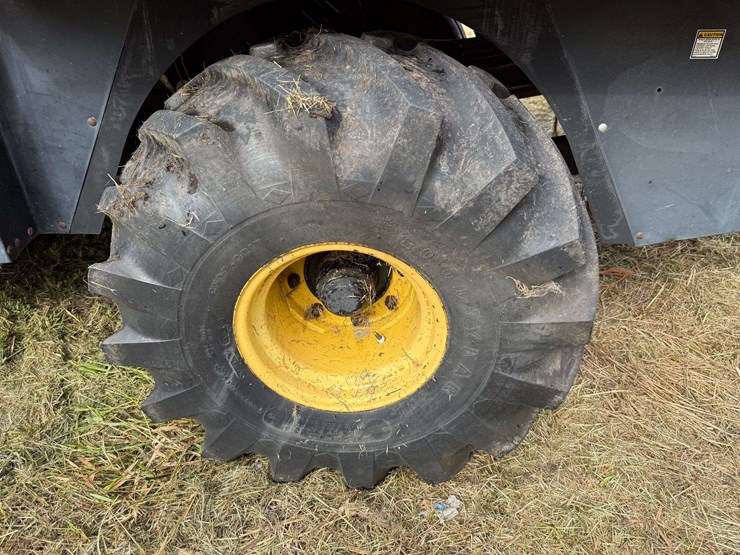 new-holland-590-image-21